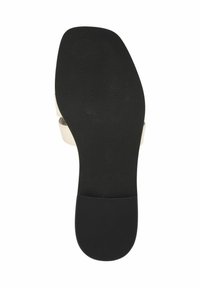 Sole di sandalo in materiale gommoso nero liscio, con una superficie testurizzata e un'etichetta di dimensione "37" posizionata centralmente.
