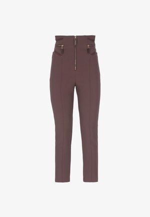 Pantaloni a vita alta, slim fit in tessuto marrone scuro con una texture liscia, dotati di cerniere dorate e tasche frontali inclinate.