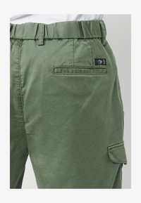 Unausgewählt, verde green