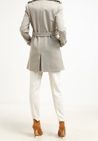 Patrizia Pepe Abrigo clásico - beige