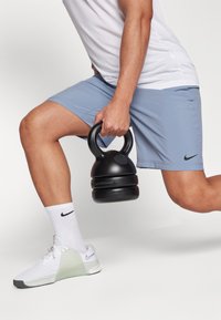 Nike Performance FORM - Urheilushortsit - ashen slate/black