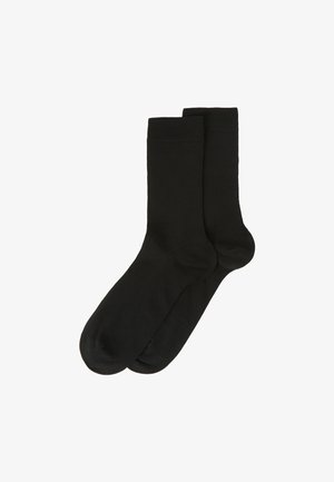 Calcetines negros de tela suave, con una textura lisa y un diseño de longitud estándar. Sin patrones o acentos visibles.