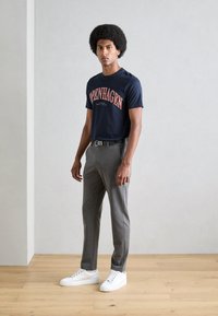 Lindbergh COPENHAGEN HERITAGE TEE - Camiseta estampada - navy