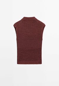 Veste en tricot sans manches rouge foncé avec un col rond et un ourlet côtelés, présentée à plat sur un fond blanc.