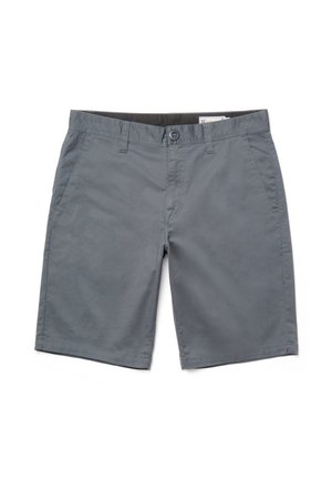 Pantalones cortos casuales para hombre de color gris oscuro liso, con cierre de botón, trabillas para cinturón y bolsillos laterales, extendidos sobre un fondo blanco.