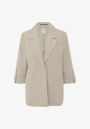 Beżowa marynarka z kołnierzem z wycięciem, zapięciem na pojedynczy guzik oraz rękawami długości do połowy przedramienia, podwiniętymi do góry. Posiada przednią kieszeń i gładką fakturę.