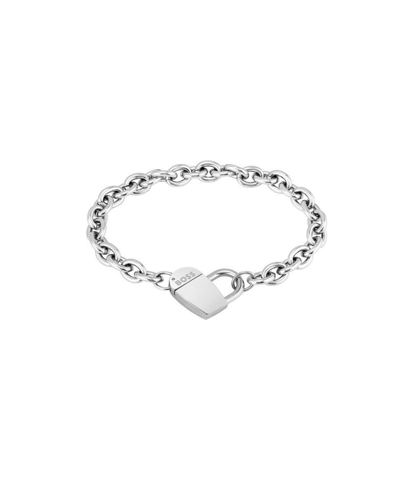 Ασημένια βραχιόλι αλυσίδας με στρογγυλούς συνδέσμους και κούμπωμα σε σχήμα καρδιάς με χάραξη, λεία υφή και ανακλαστική επιφάνεια.