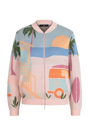 Pulover z zadrgo v pastelnih barvah z motivom plaže s palmami, sončnim zahodom, stražarsko stolpom, desko za deskanje in avtodomom.
