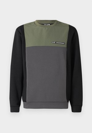 Sweatshirt in block colors: dark green upper, gray middle, and black lower sections. Features long sleeves and a crew neckline with logo detail.