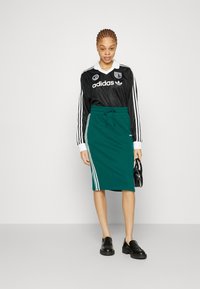 adidas Originals WWC SOCCER - Blusa - black