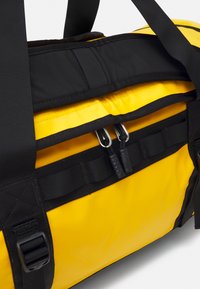 The North Face BASE CAMP DUFFEL - M - Holdall - summit gold/black