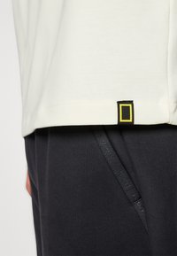 Adidas Terrex NATIONAL GEOGRAPHIC UNITEFIT GFX TEE LS - Hosszú ujjú felső - ivory