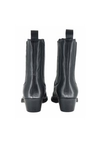 Stivaletti neri in pelle con tacco a blocco visti da dietro, con linguette di tiraggio sulla parte superiore e dettagli di cuciture lisce.