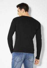 H.I.S Langarmshirt - schwarz