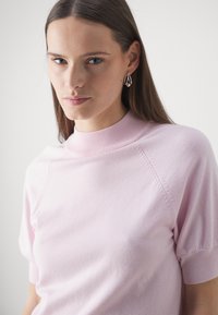Bruuns Bazaar ANEMONEBBHALIAS KNIT - Paprasti marškinėliai - light rosa