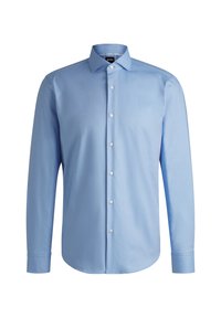 Jasnoniebieska koszula z długim rękawem, z klasycznym kołnierzykiem, guzikami na przodzie i gładką fakturą. Posiada mankiety zapinane na dwa guziki oraz zaokrąglony dół.