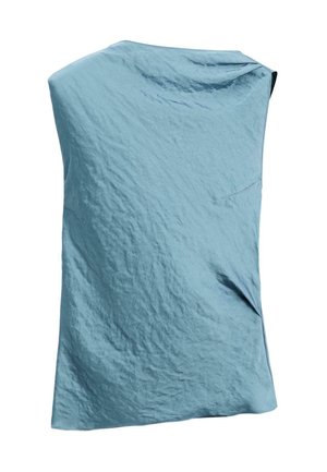 Ærmeløs top i lyseblå, med tekstureret, krøllet stof, asymmetrisk kant og en diskret lomme på siden.