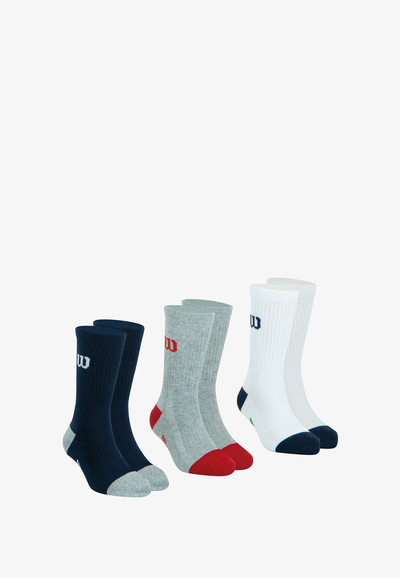 Trois paires de chaussettes montantes : bleu marine avec des orteils gris, gris avec des orteils rouges et blanc avec des orteils bleu marine. La texture du tissu est côtelée, avec des accents de logo.