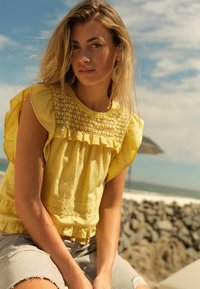 Next FRILL SLEEVE REGULAR FIT - Pluus - yellow