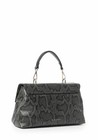 Borsa nera in finta pelle con stampa serpente, dal design strutturato, con due manici superiori e dettagli metallici. Presenta una texture liscia e una chiusura con cerniera.