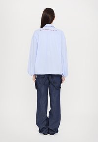 Fiorucci STRIPED SHIRT - Blusa com botões - light blue