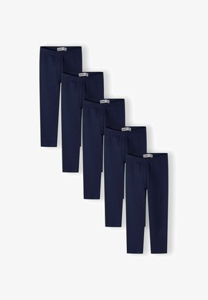 Cinq paires de leggings pour enfants bleu marine, disposées en une ligne verticale décalée sur un fond blanc.