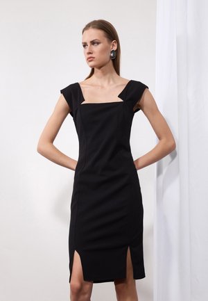 Pouzdrové šaty - black