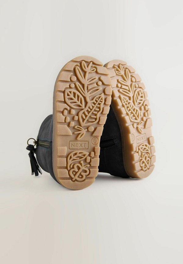 STANDARD FIT- CHELSEA ZIP TASSEL – Lauflernschuh