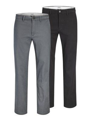 Deux pantalons pour hommes à coupe slim, un gris et un noir, présentés côte à côte sur un fond blanc.