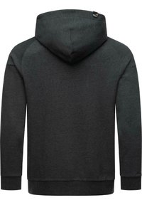 Sudadera de color gris oscuro con una tela suave y texturizada. Presenta una capucha grande, mangas largas y puños y dobladillo acanalados. Diseño y detalles minimalistas.