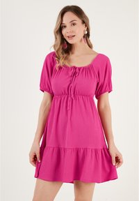 Unselected, fuchsia