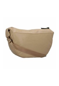 Beige leren schoudertas met een zachte, afgeronde vorm. Voorzien van een brede schouderband en een ritssluiting aan de bovenkant. Gladde textuur met minimale detailing.