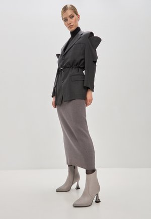 Cesare Gaspari Botines de tacón - grey