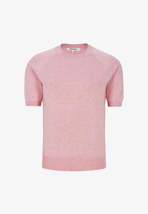 Īsroku džemperis gaiši rozā adījumā. Tam ir apaļa kakla izgriezums, ribota apakšmala un gluda tekstūra. Raglāna piedurknes uzlabo ērtumu un pieguļošumu.