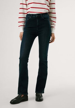 Jeans in denim blu scuro a vita alta con gamba svasata, caratterizzati da un classico design a cinque tasche e dettagli di cucitura discreti.
