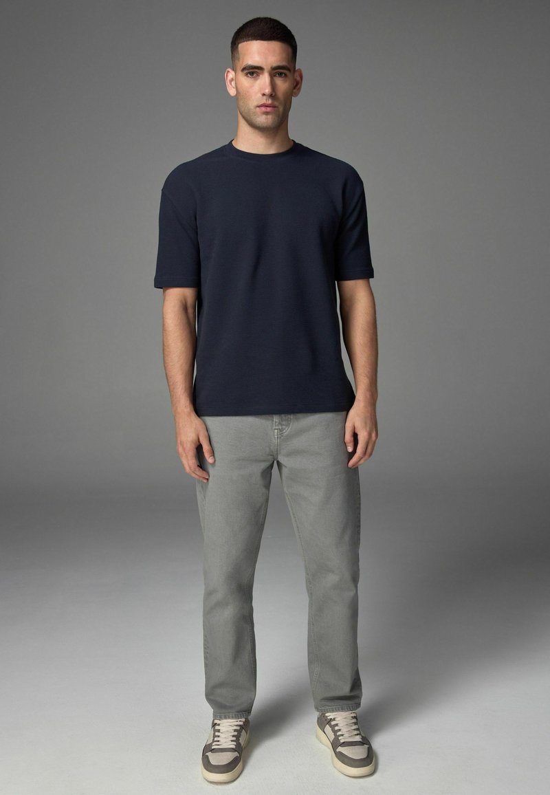 Next VINTAGE - REGULAR FIT - Tiesaus kirpimo džinsai - grey light