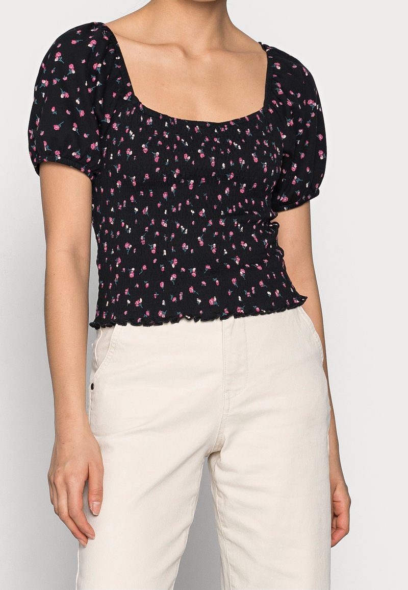 ONLY Petite T-shirt med print - black