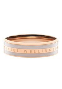 Ruusukultainen metallinen käsikoru, jossa on valkoiset emalikoristeet. Kaiverrettu "DANIEL WELLINGTON" ulkopintaan. Suora, pyöreä muoto.