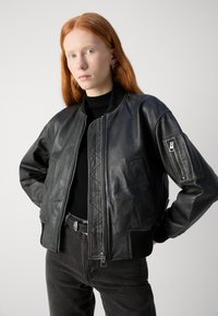 Marc O'Polo VINTAGE BLOUSON CROPPED WELT POCKETS - Blusão aviador - black