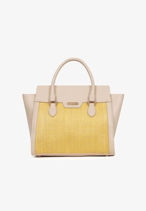 Borsa beige con pannello frontale giallo testurizzato, due manici e placca con logo colore oro, su sfondo bianco.