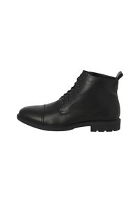 Botas de tobillo de cuero negro con punta redonda, diseño con cordones y una lengüeta en la parte trasera. Presentan un acabado texturizado y suela de goma.