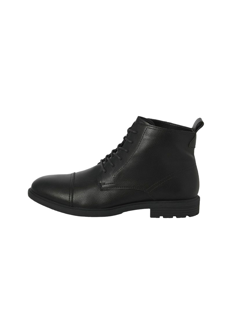 Botas de tobillo de cuero negro con punta redonda, diseño con cordones y una lengüeta en la parte trasera. Presentan un acabado texturizado y suela de goma.