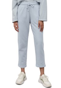 Světlemodré tepláky z měkké tkaniny, s elastickým pasem na šňůrku a zkrácenou délkou nad kotníky.