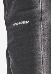Pegador GINA - Traperice opuštenog kroja - washed black white