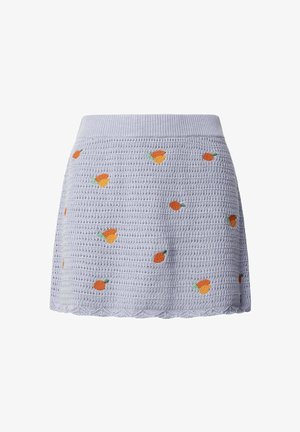 Ljusblå stickad mini kjol med orange blommönsterbroderi, ribbat midjeband och vågig fåll. Strukturtyg ger extra detalj.