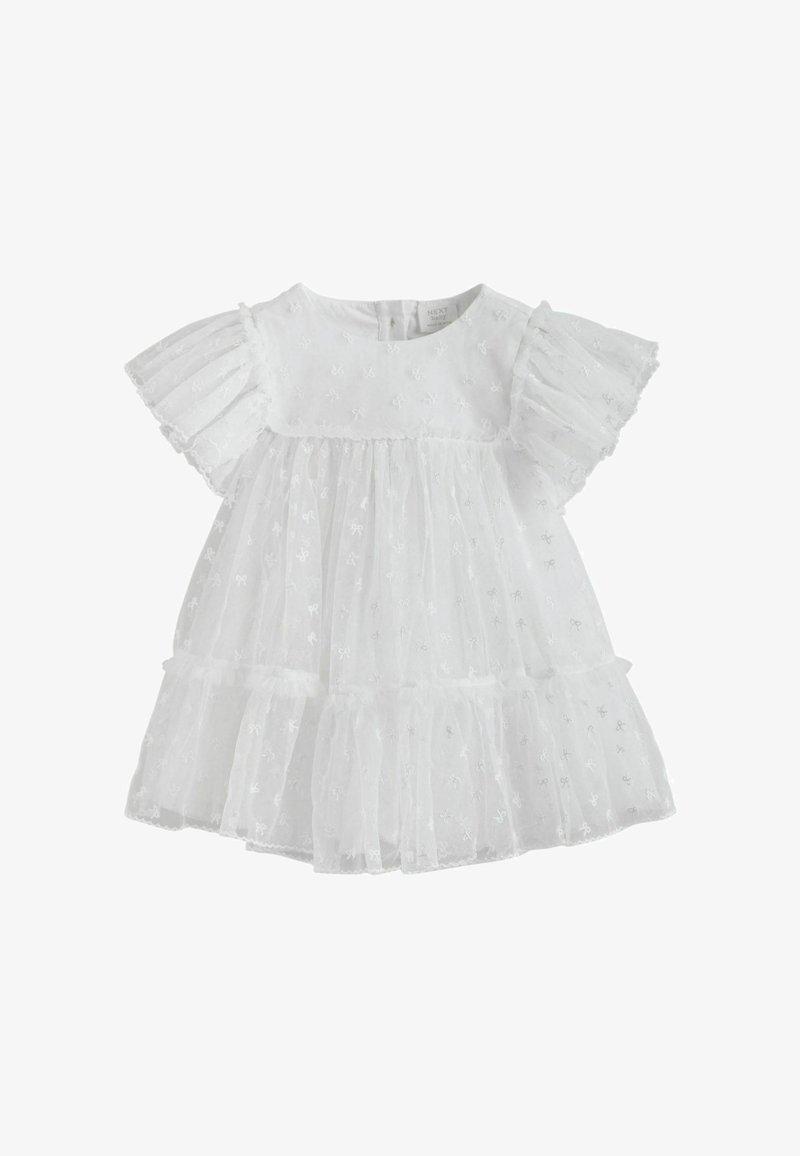 Weißes Babykleid mit kurzen, puffigen Ärmeln, transparentem Stoff, bestickten kleinen Schleifen und gerafftem Rock mit Rüschenabschluss.