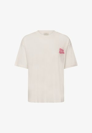 T-shirt écru à manches courtes avec le texte rose "Sunset Chaser" et un graphique de soleil sur le côté gauche de la poitrine.