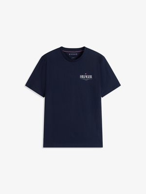 Granatowa bawełniana koszulka z okrągłym dekoltem, krótkim rękawem i białym logo "HILFIGER" nadrukowanym na piersi. Prosty, klasyczny design.