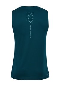 Mouwloze trainingsshirt in donker teal stof met een gladde textuur, rechte zoom en reflecterende pijlen en tekst op de achterkant.