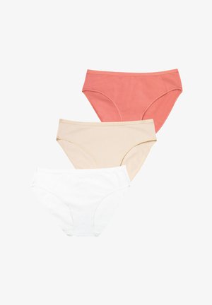 Trois culottes en coton pour femmes en corail, beige et blanc, empilées verticalement sur un fond blanc.
